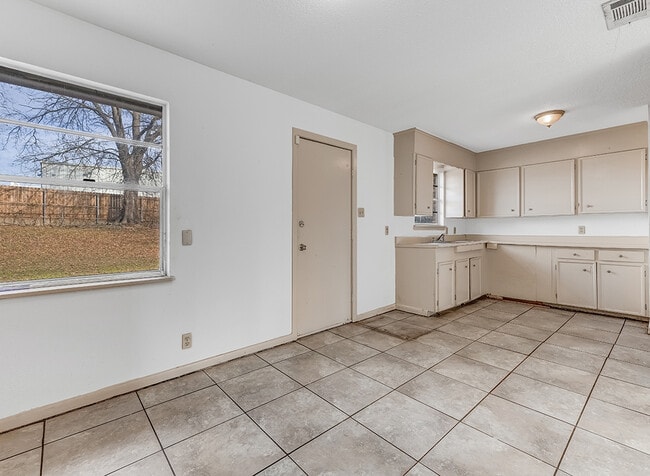 Building Photo - 1124 Wheeler St