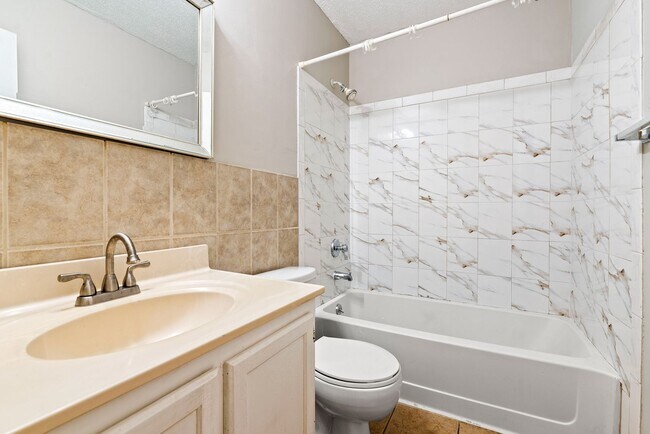 Building Photo - 7833 Foxwood Dr