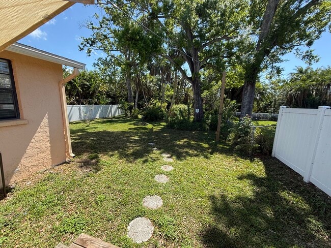 Building Photo - 1211 4th St W