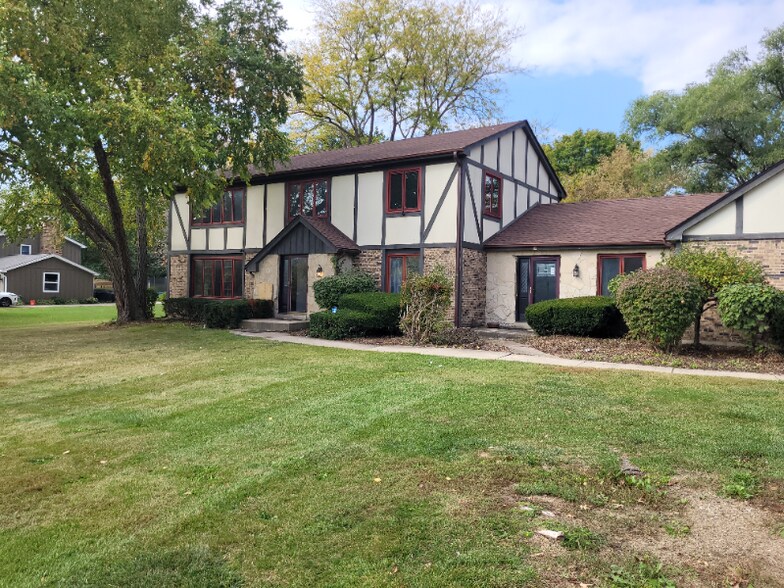 Primary Photo - 10 Sherwood Rd