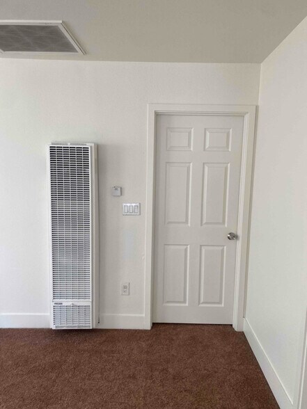 Building Photo - 730 S 46th St