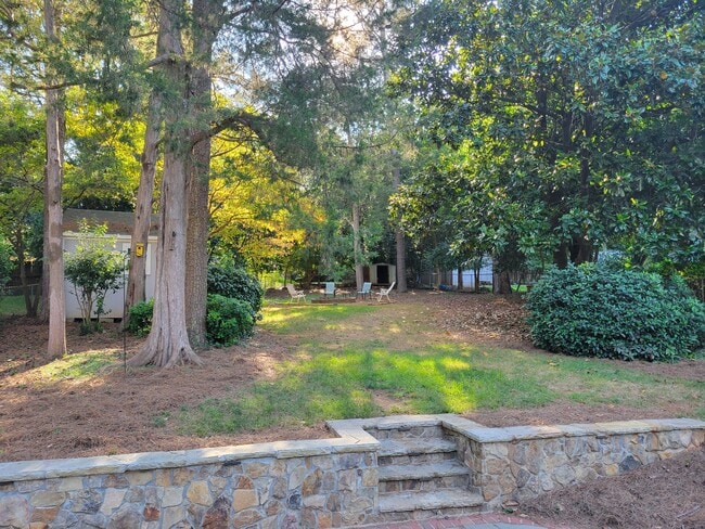 Building Photo - 2010 Brookdale Ave