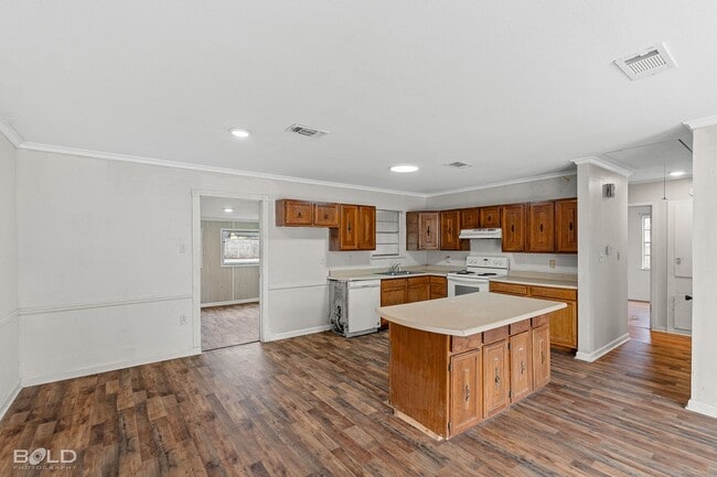 Building Photo - 1136 N Southland Park Dr