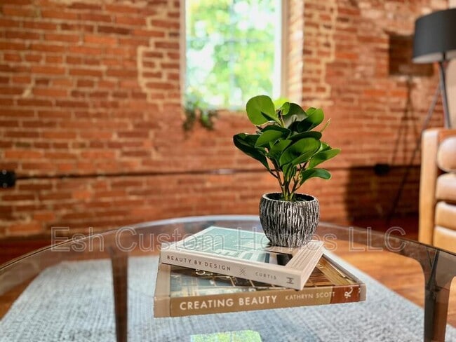 Building Photo - 437 W Grant St