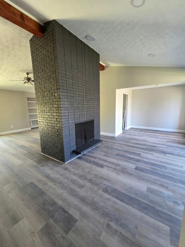 Building Photo - 2504 Magna Vista Dr