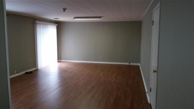 Building Photo - 41 W Viking Dr