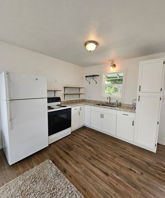 Building Photo - 260 Manini Pl