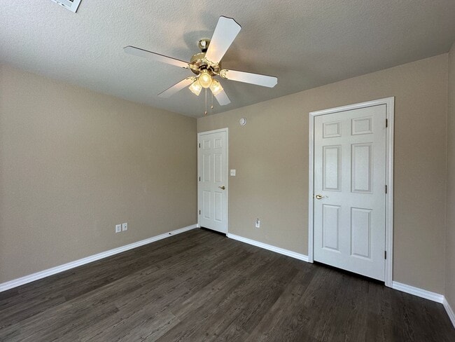 Building Photo - Beautiful Move In Ready 3 Bed 2 Bath for R...