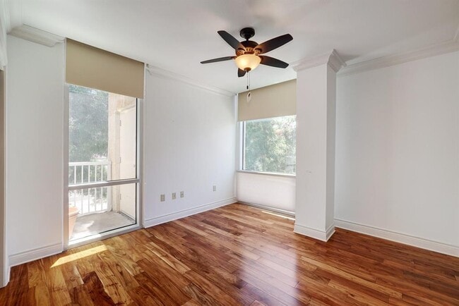 Building Photo - 1600 Barton Springs Rd
