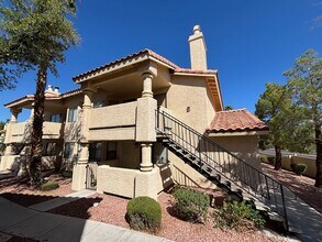 Building Photo - Gorgeous 2BED/2BATH Condo nestled in a Roc...