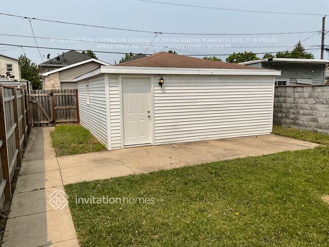 Building Photo - 1816 N 38th Ave