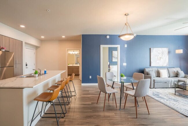 Building Photo - 1890 S Country Club Way