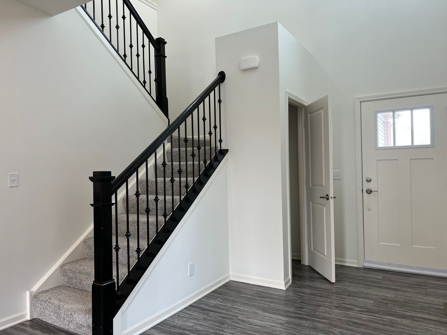 Building Photo - 1231 Hawk Hollow Dr