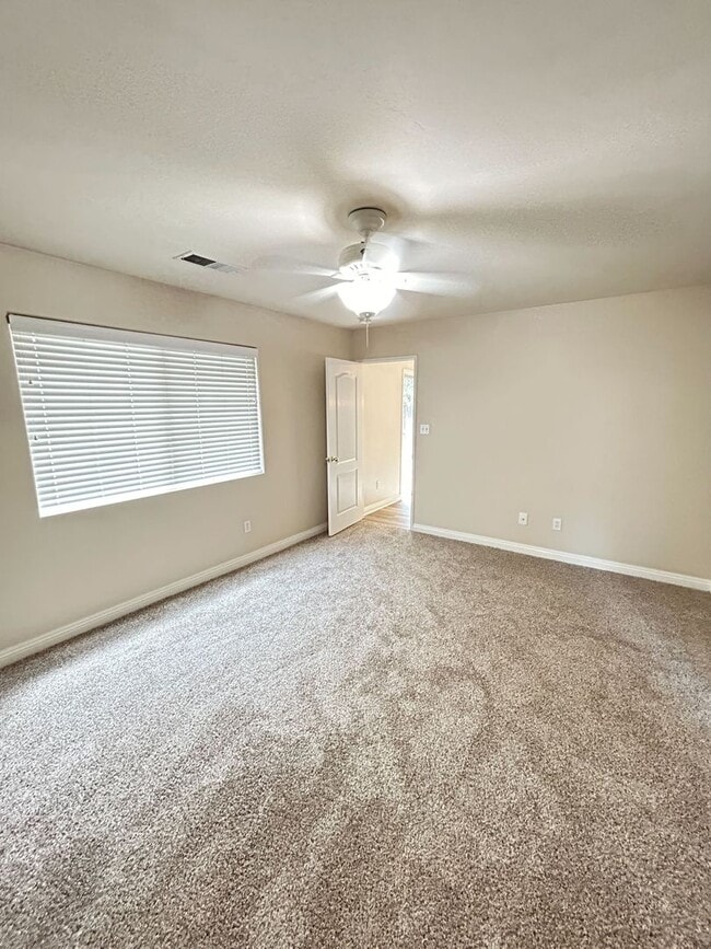 Building Photo - Charming Home For Rent Available Now