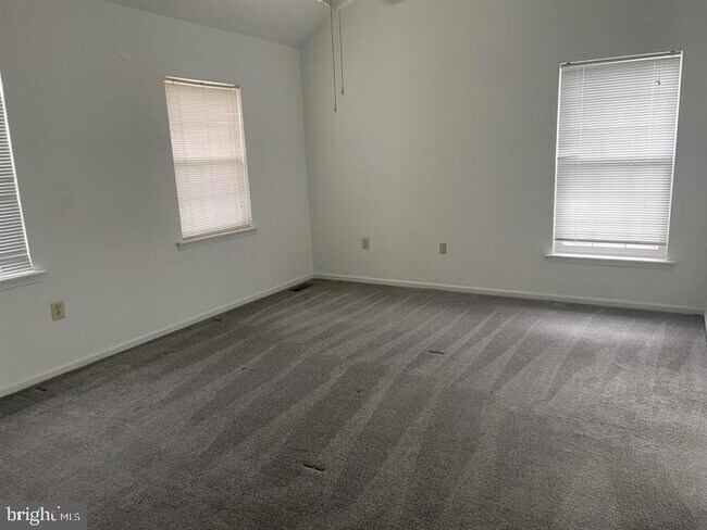 Building Photo - 101 Gordon Ln