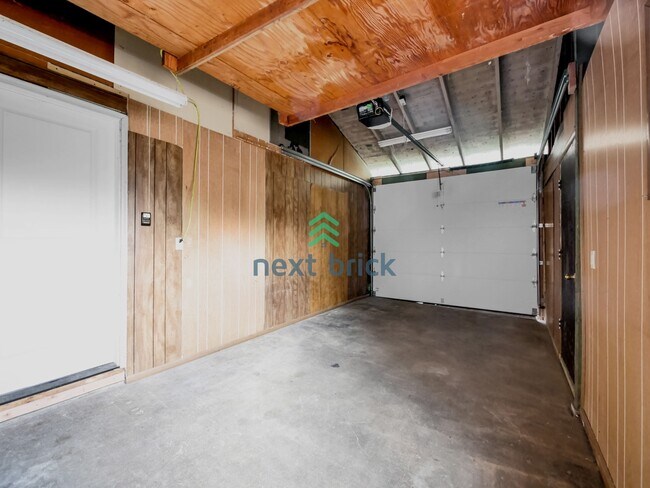 Building Photo - Beautiful 3 beds, 1 bath Single Family Home is available for Rent in Renton!