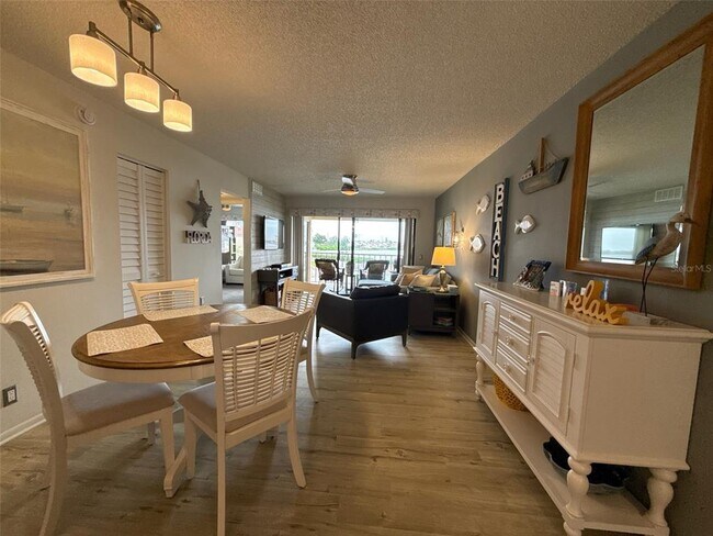 Building Photo - 6158 Palma Del Mar Blvd S