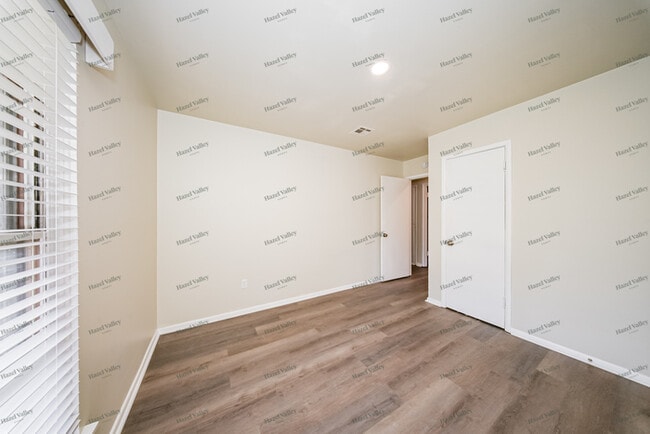 Building Photo - 2401 N Key Blvd