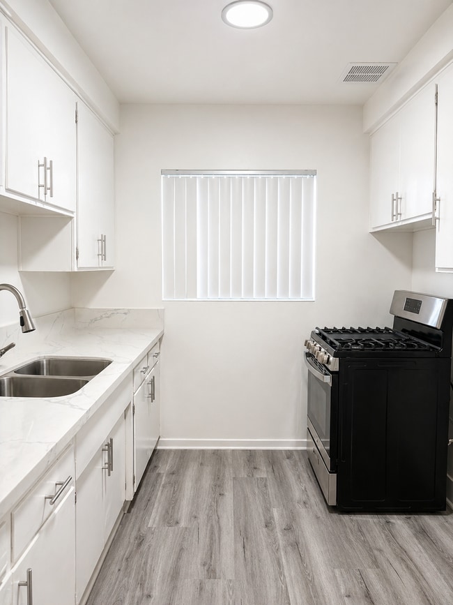 Interior Photo - 16120 Van Ness Ave.