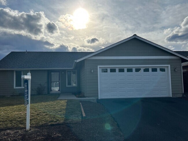 Primary Photo - 3 Bedroom / 2 Bathroom Home in SE Madras