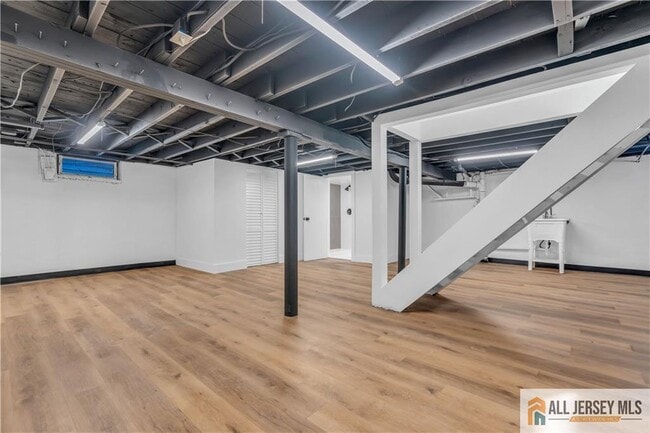 Building Photo - 8 1st St