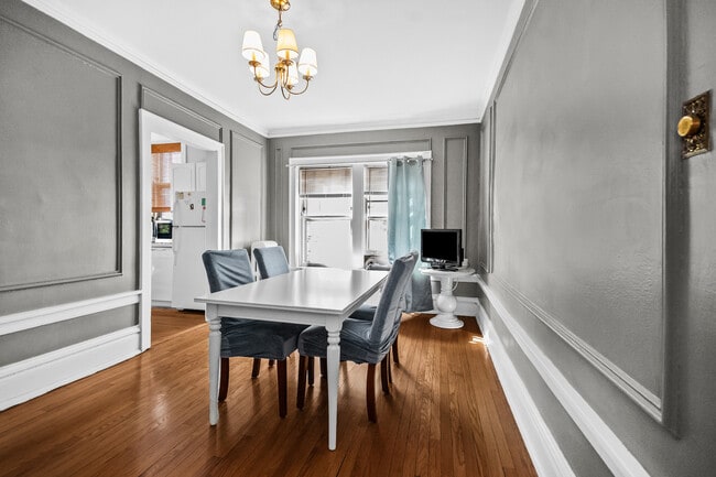 Building Photo - 212 N Oak Park Ave