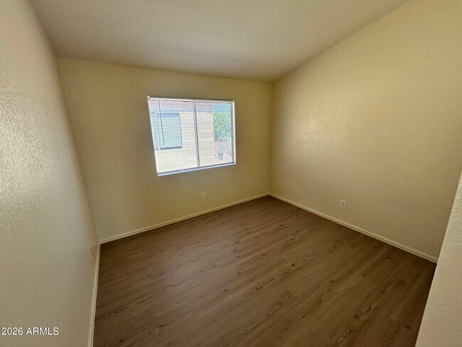 Building Photo - 42406 W Sunland Dr