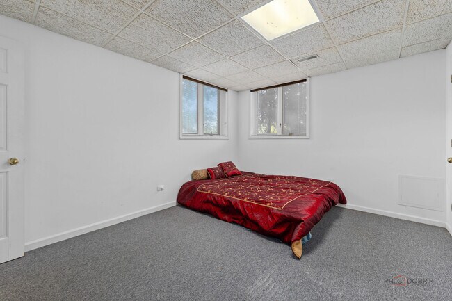 Building Photo - 14 Pentwater Dr