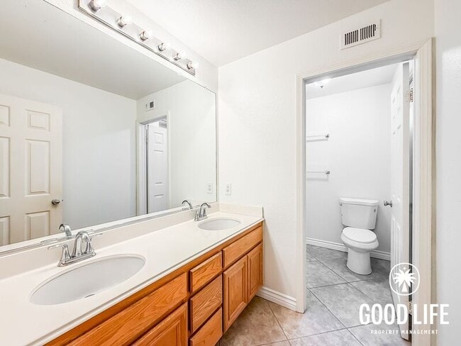 Building Photo - 709 S Hidden Creek Cir