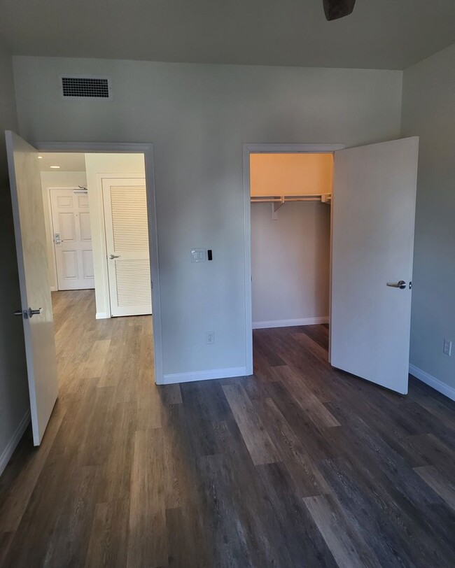 Building Photo - View Gaslamp 1 bedroom Condo with Parking,...