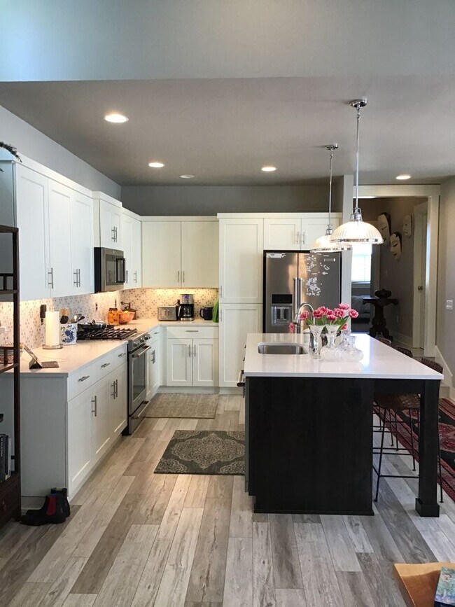 Building Photo - FOR RENT - All Inclusive Owner pays utilities - Furnished 3 bed, 2 bath NorthWest Crossing Townhome