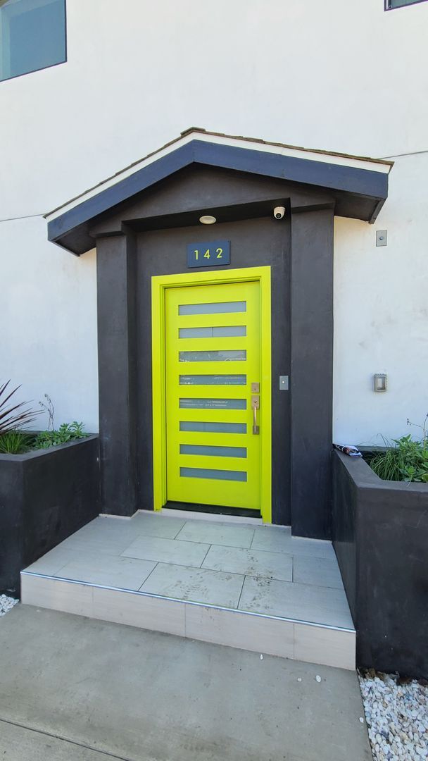 Building Photo - 84(142-144 1/2)