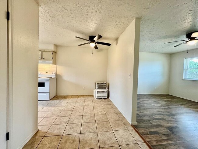 Building Photo - 411 E 3rd St