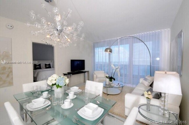 Building Photo - 200 Biscayne Blvd Way