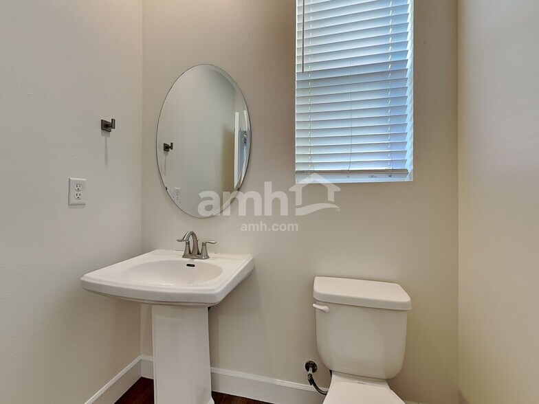 Building Photo - 19211 15th Ave Ct E