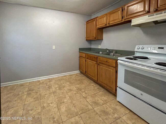 Building Photo - 1122 Woodruff Ave