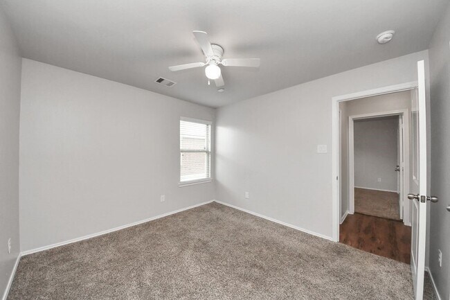 Building Photo - 5410 Dovetail Arbor Trace
