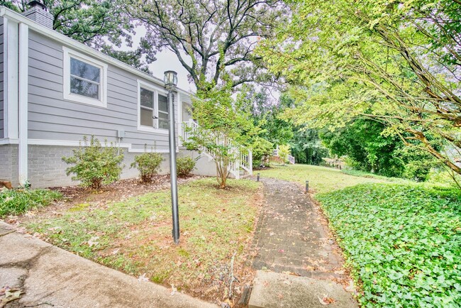 Building Photo - Beautiful home in Greenville near Downtown