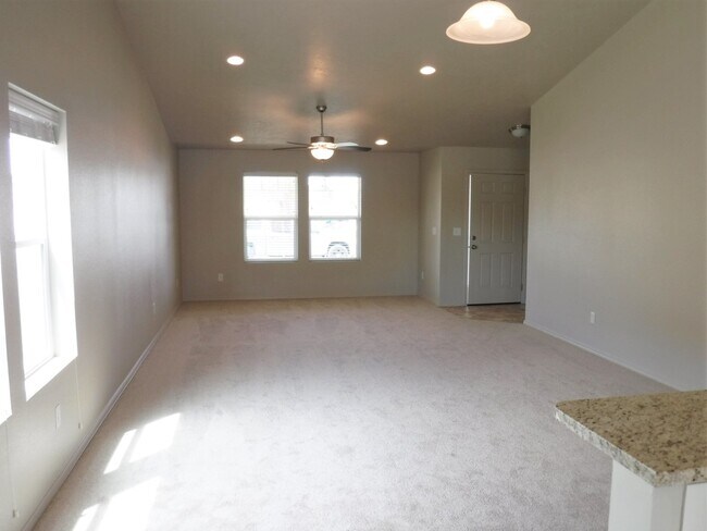 Building Photo - Beautiful new 3 bed 2 bath home in a quiet Star neighborhood.