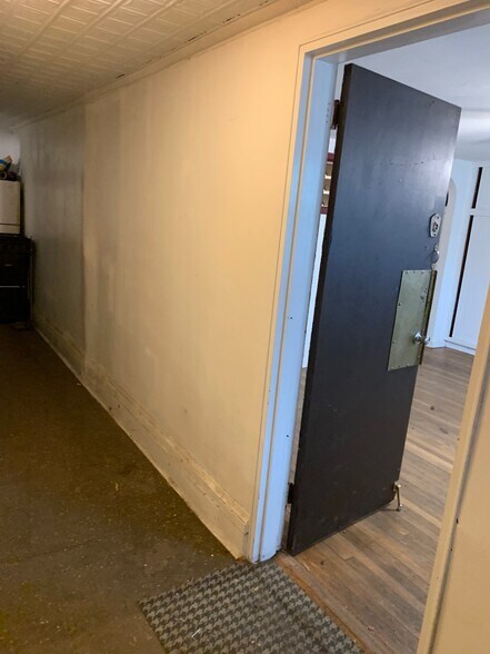 Building Photo - 72 S 1st St