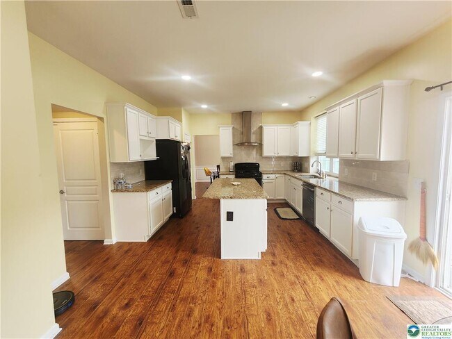 Building Photo - 8858 Pathfinder Rd