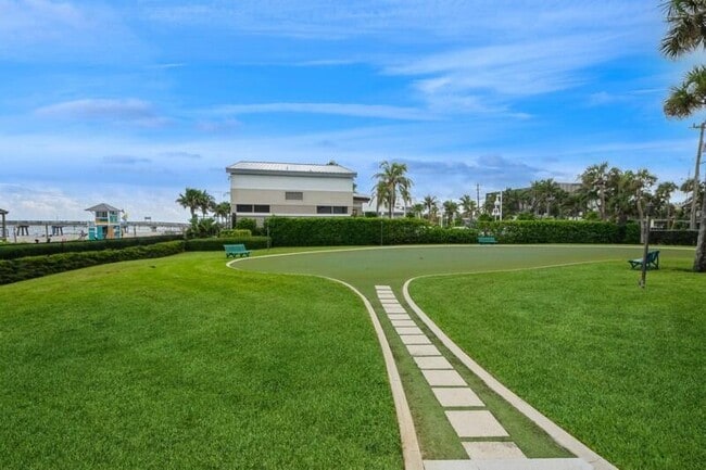 Building Photo - 333 NE 21st Ave