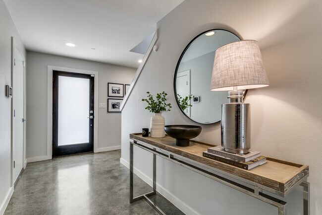 Building Photo - 1839 Euclid Ave