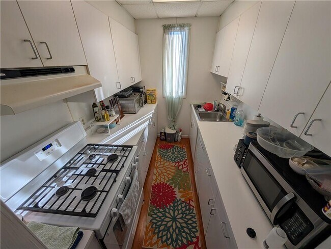 Building Photo - 43 Sargent Ave