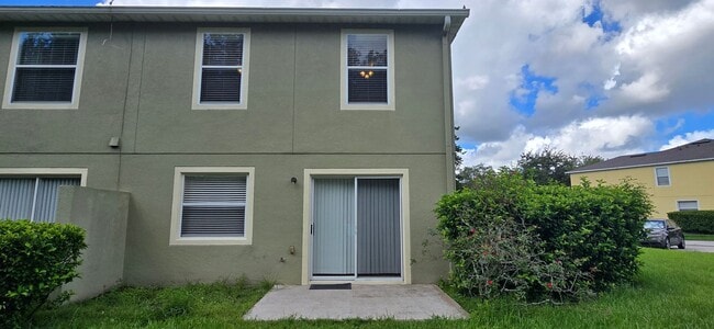 Building Photo - 3/2 One Car Garage Town Home in Meadow Woo...
