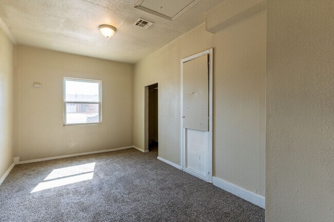 Building Photo - Spacious Rent to Own in South OKC!