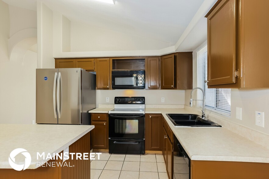 Building Photo - 118 W Villa Theresa Dr