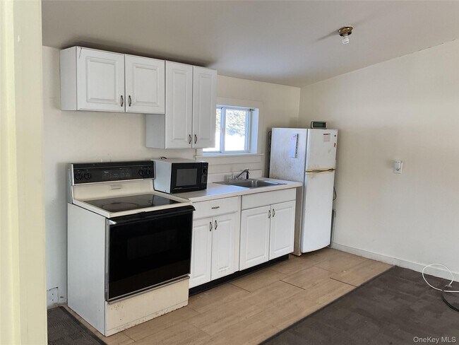 Building Photo - 1114-1114 NY-94