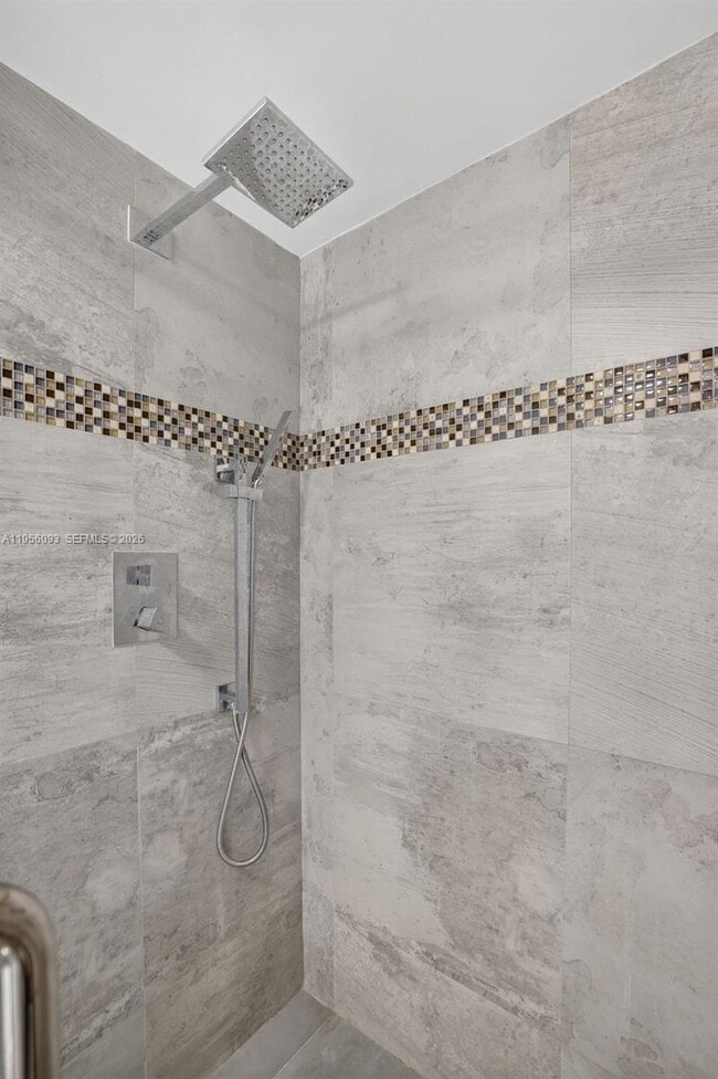 Building Photo - 16565 NE 26th Ave