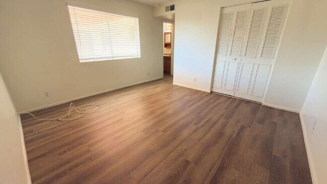 Building Photo - "Spacious 4-Bedroom Oasis in Phoenix with 2 Full Baths - 1,670 Sq Ft of Comfort!"